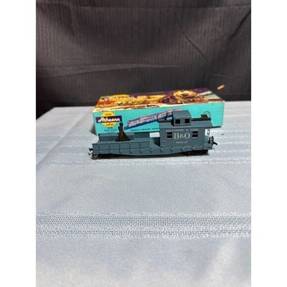 HO SCALE ATHEARN No. 1279 BALTIMORE & OHIO WORK CABOOSE WITH BOX - Picture 6 of 6
